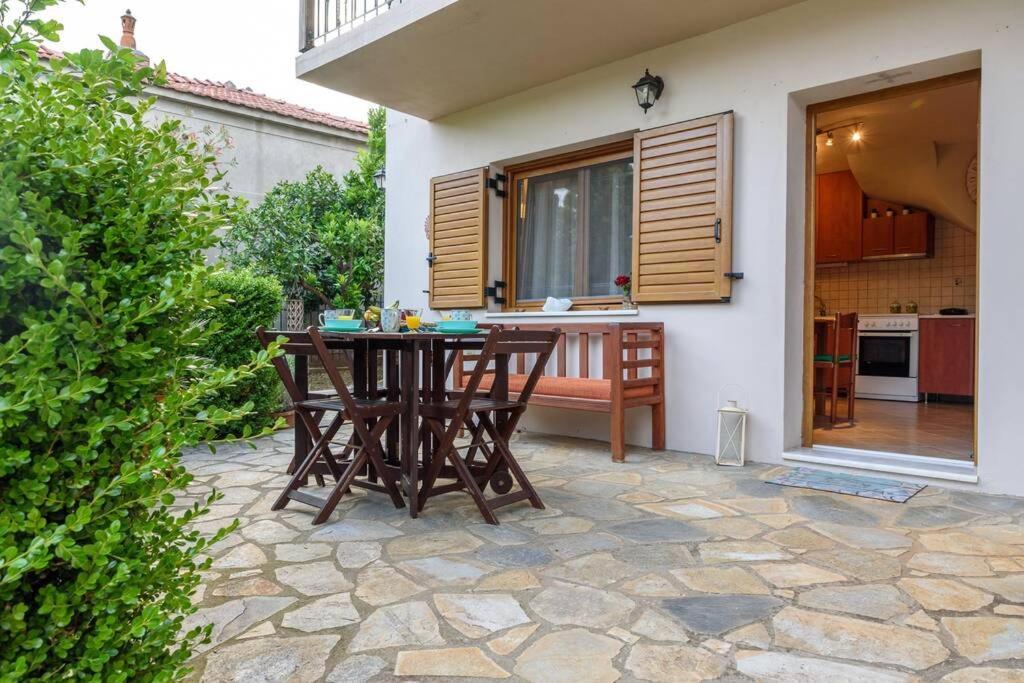 Small House With Garden & View Promirion 外观 照片