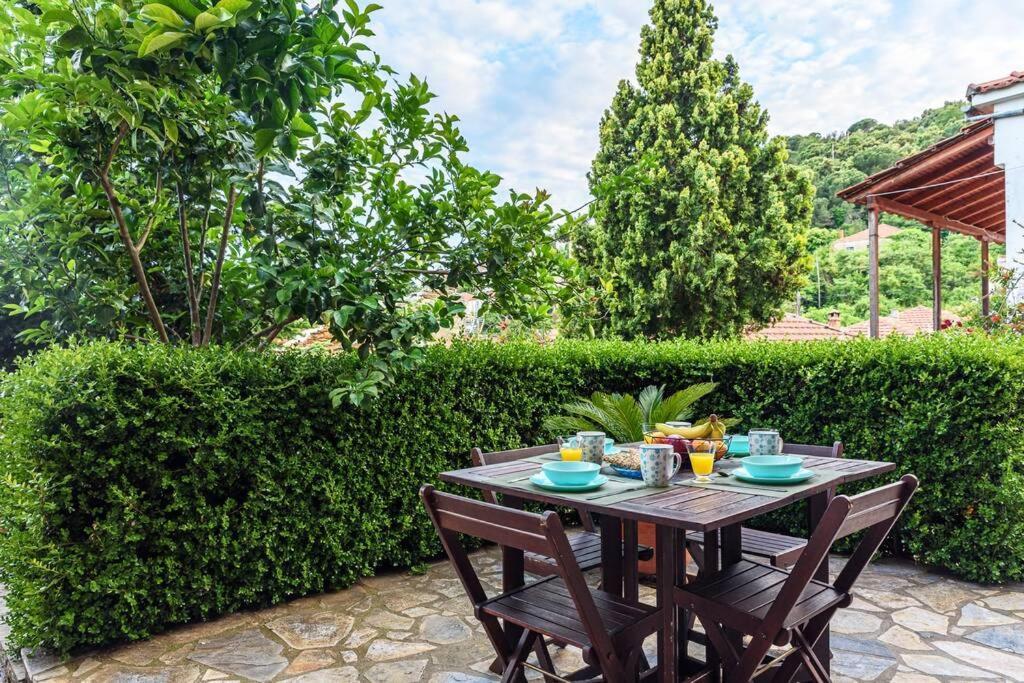 Small House With Garden & View Promirion 外观 照片